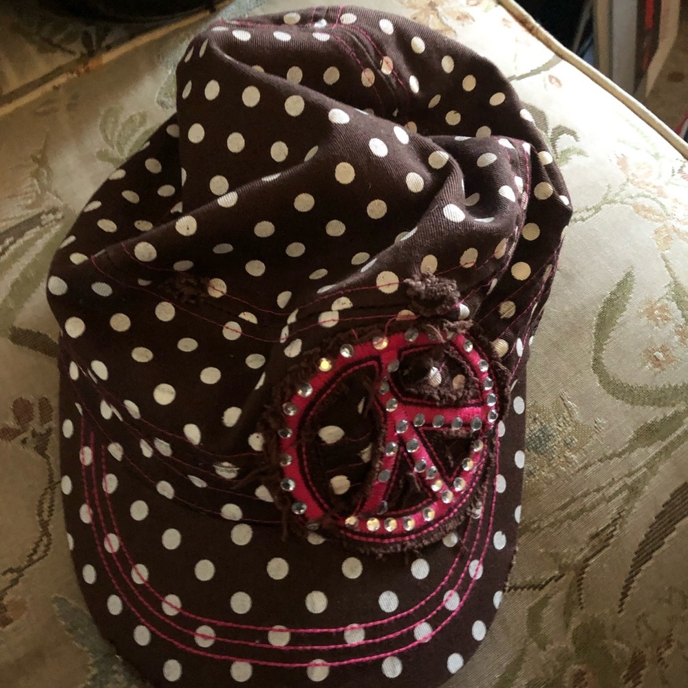 🌎NYLA District Peace Cap- 527 $15 or $12 w/offer